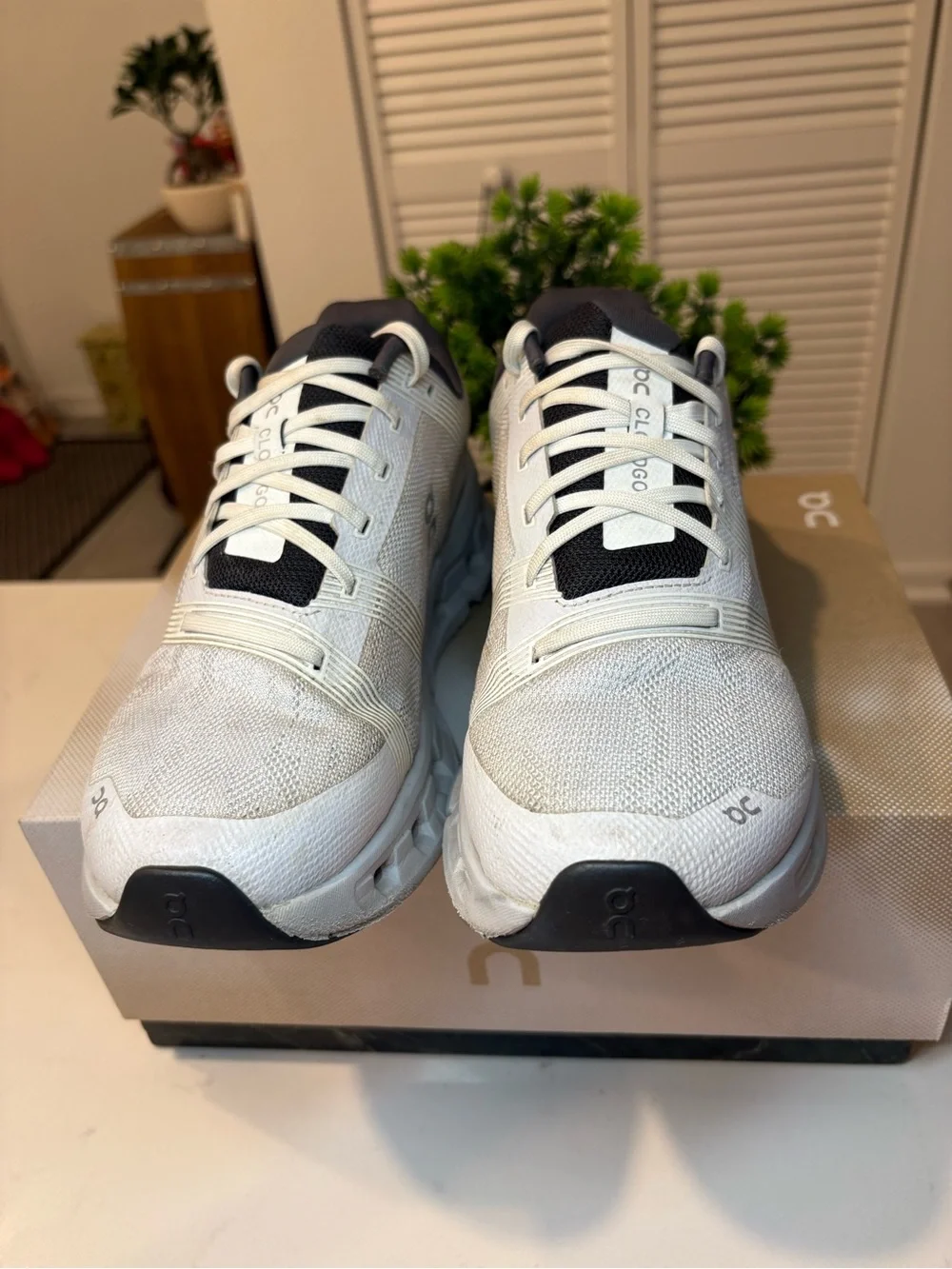 On Cloud Cloudgo Grey Black womens running shoes size 8.5